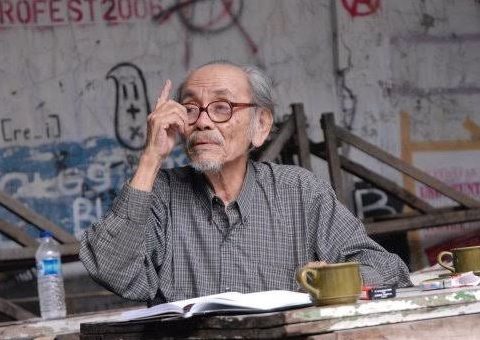 Ini bukan kisah seorang pahlawan. “Panggil aku Samsir saja."