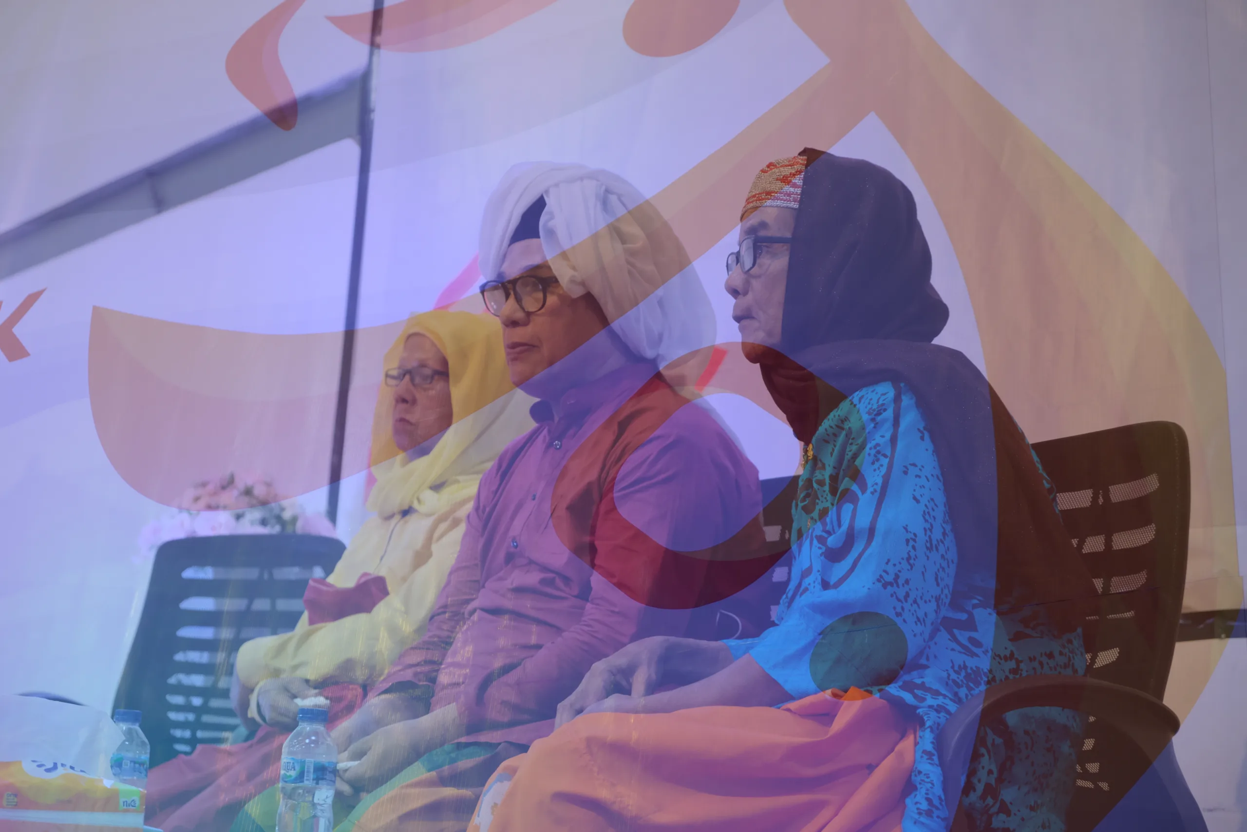 Pimpinan bissu soppeng (baju kuning), pimpinan bissu bone (baju merah) dan pimpinan bissu wajo (baju biru)/Dok. Project Budaya Bone II/Bollo.id