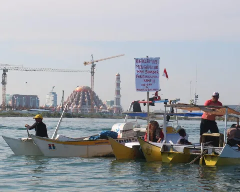 Potret warga Pulau Lae-lae saat berdemonstrasi/Alfandy Oliver/Bollo.id.