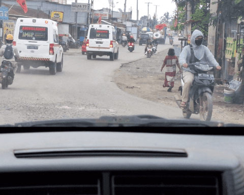 Aktivitas mobil ambulans PT IMIP, di Kecamatan Bahadopi, Morowali, Sulawesi Tengah/Muh Aidil/Bollo.id
