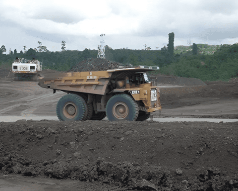 Ilustrasi, aktivitas alat berat di area pertambangan/esdm.go.id