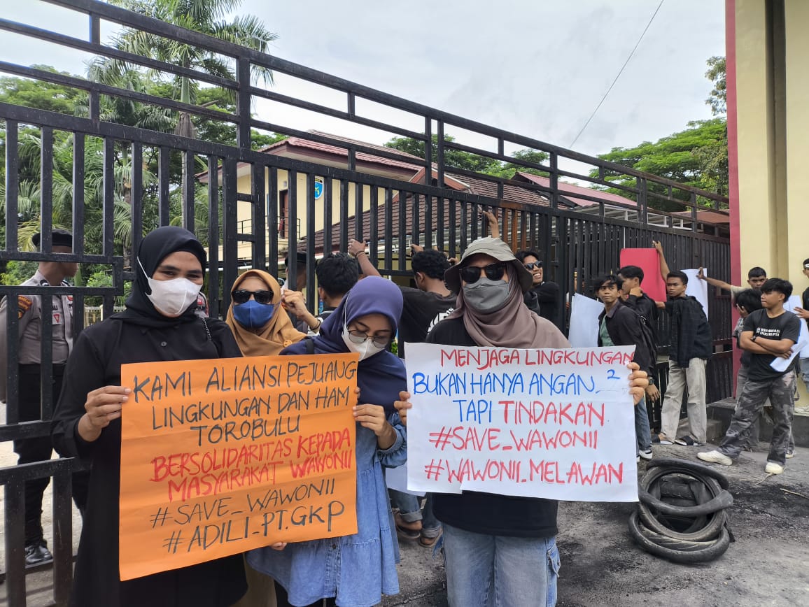 Demonstrasi MMW yang menuntut agar aktivitas tambang berhenti/Foto: Amalia Muis