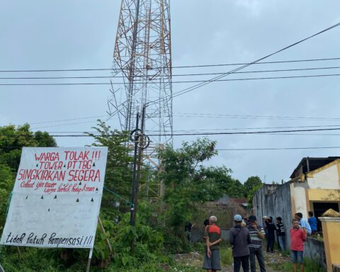 Potret menara telekomunikasi yang berdiri di lingkungan warga Tonyamang/Foto: LBH Makassar