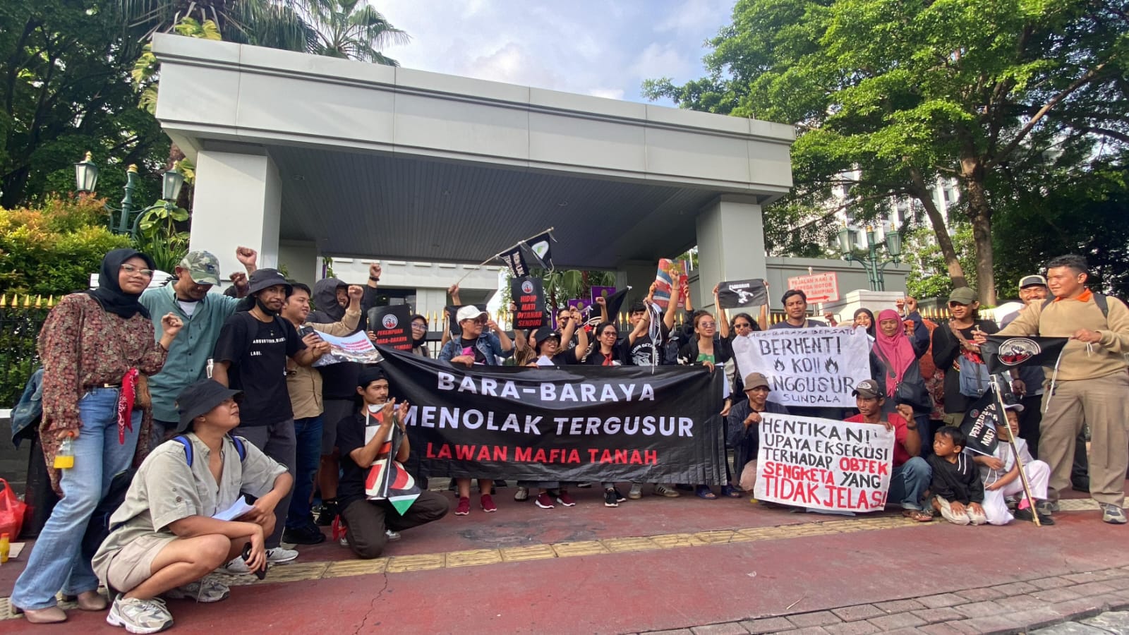 Demonstrasi Aliansi Bara-baraya Bersatu di depan Gedung MA/Foto: Aliansi Bara-baraya Bersatu