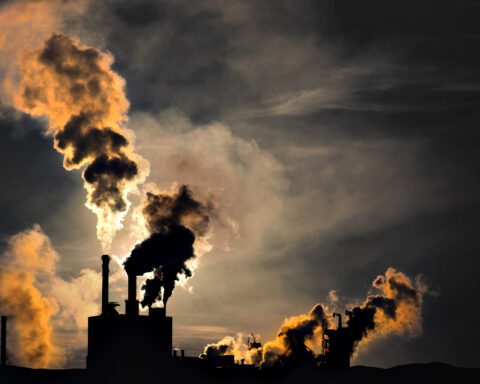 Ilustrasi polusi udara/Foto: environmentaldefence.ca