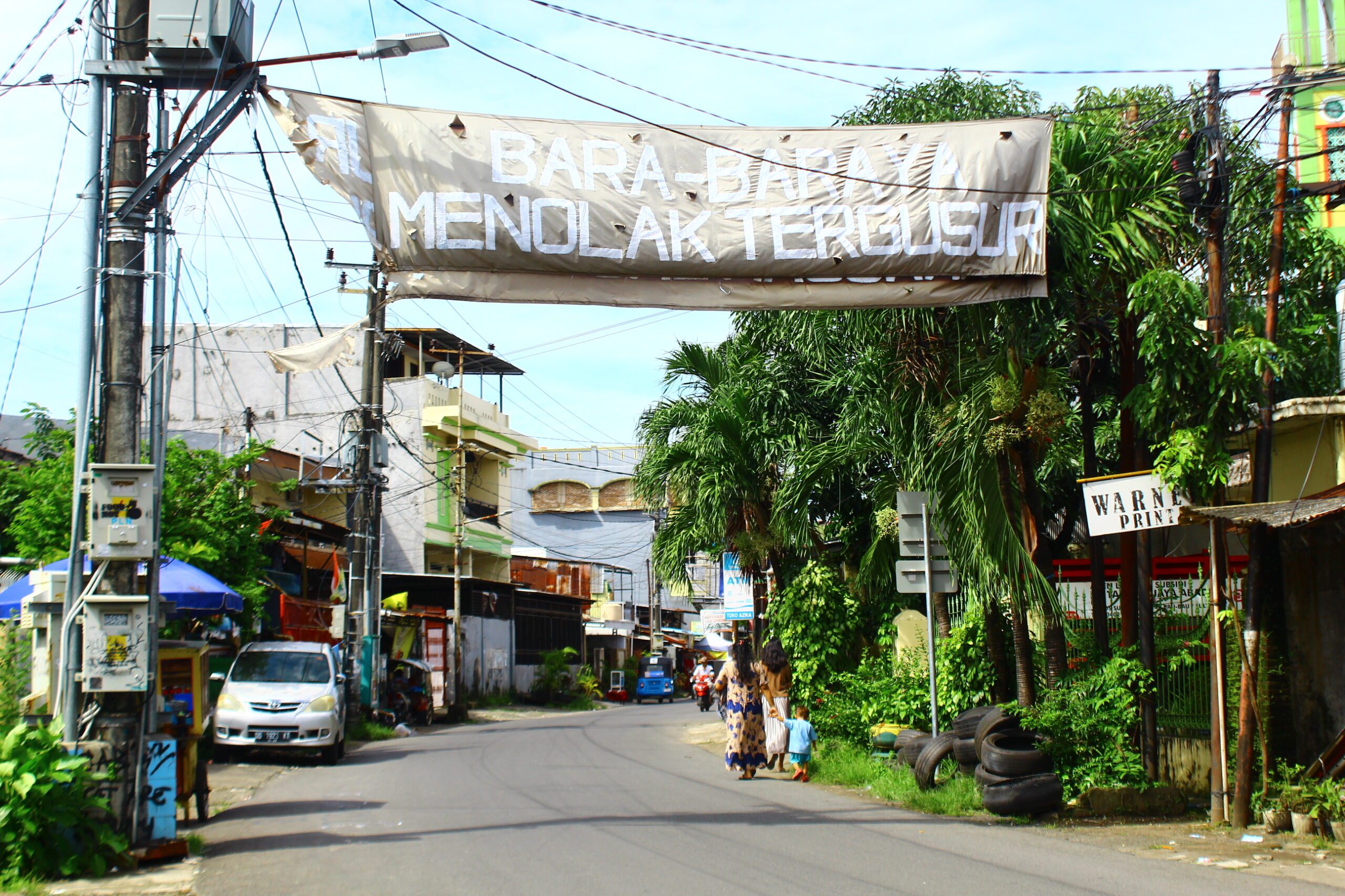 Spanduk Aliansi Bara-baraya Bersatu di Jalan Abubakar Lambogo, Kelurahan Bara-baraya, Kecamatan Makassar, Kota Makassar/Foto: Andi Audia Faiza Nazli Irfan/Bollo.id