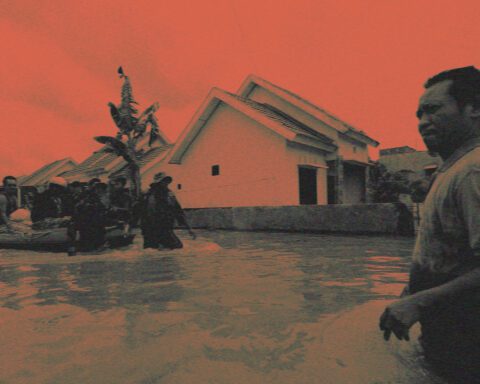 Banjir di Perumnas Antang menjadi bagian hidup warganya/Arfa Zulkarnain dari CI