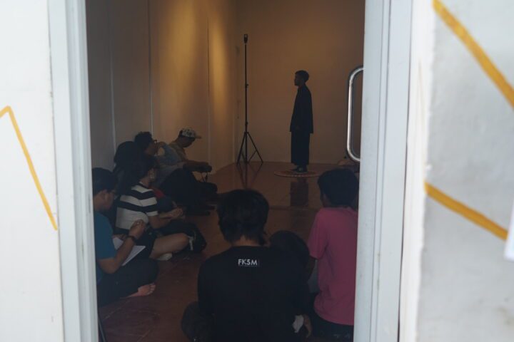 Mario sedang berputar-putar di atas alas kaki dengan cahaya kilatan yang terus menyala cepat (Matalantas)