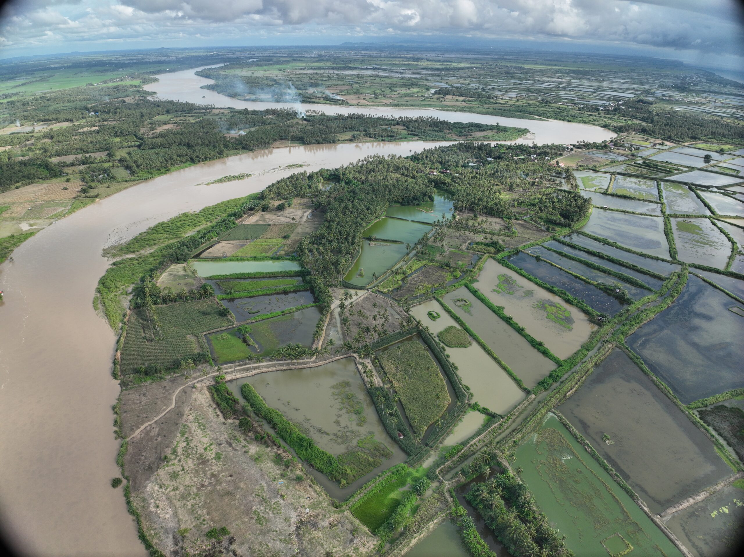 Potret tambak warga yang terdampak penambangan pasir di muara Sungai Saddang, Kabupaten Pinrang/Foto: KPA Sulsel