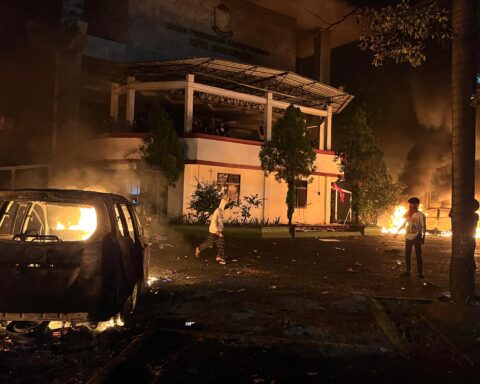 Situasi DPRD Makassar terbakar/Foto: Arya Nurprianugraha/Bollo.id