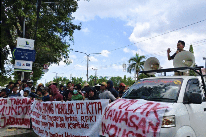 Warga menolak pembangunan KITA/Sumber Foto: TII-Laporan Suara Warga atas Pembangunan Kawasan Industri Takalar