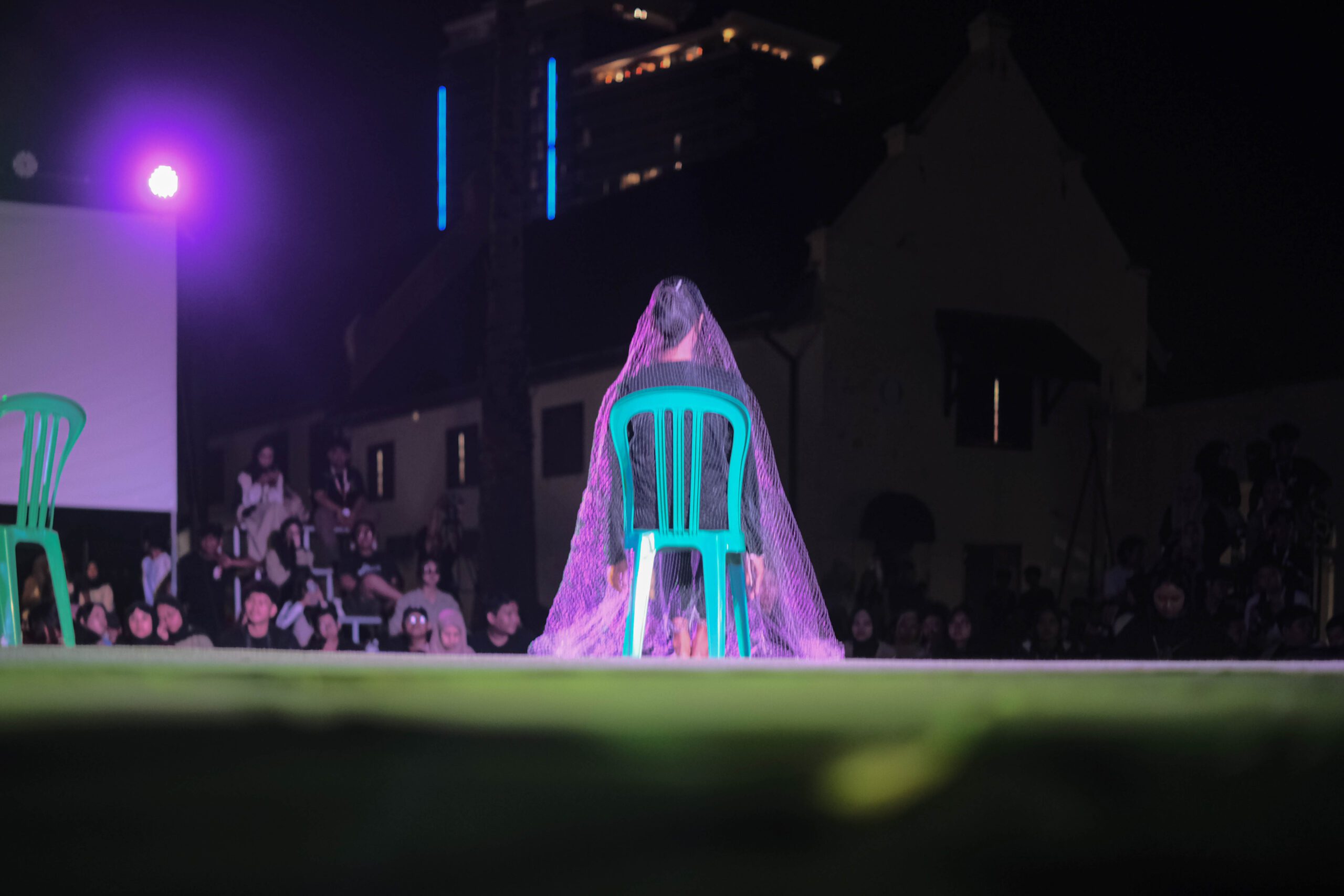 Pertunjukan ini tentang doa. Seperti doa, ada harapan, ada pertanyaan, dan ada pencarian jawaban/Foto: Ridwan-Fermentasi Radiasi