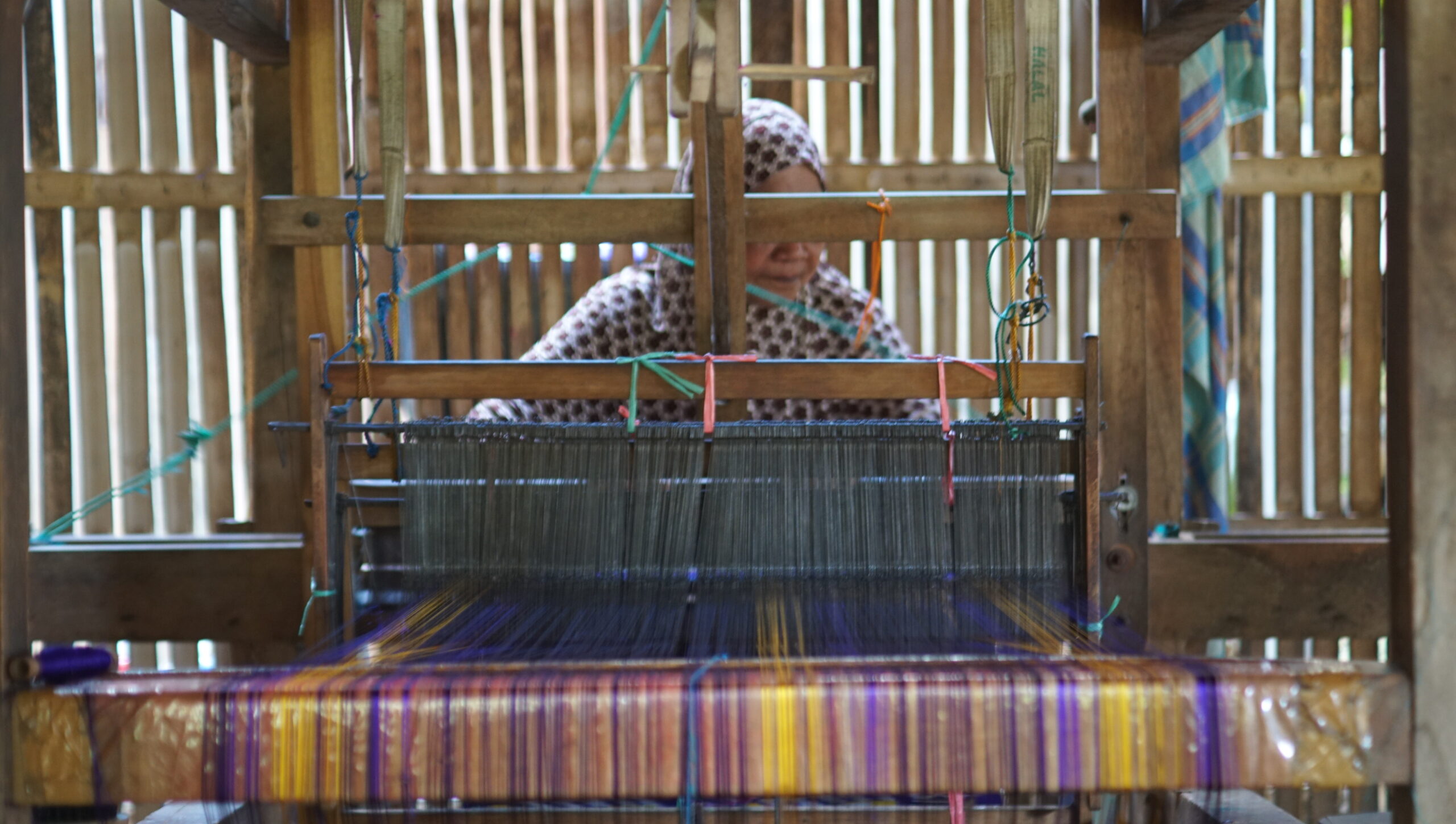 Sutra saat diproses untuk persiapan produksi di Desa Sempange, Kecamatan Tanasitolo, Kabupaten Wajo/Foto: Dwiki Luckianto Septiawan