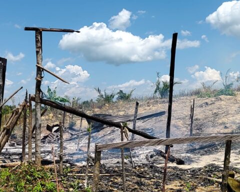 Sisa-sisa bangunan rumah tani yang hangus terbakar/Dok pribadi warga
