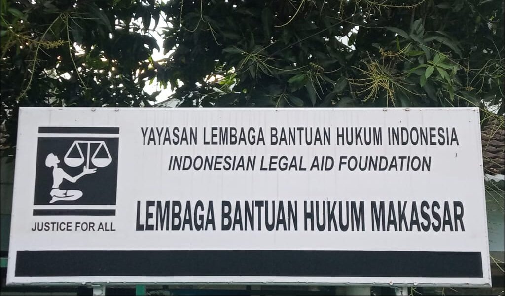 Papan nama Kantor Lembaga Bantuan Hukum (LBH) Makassar/LBH Makassar