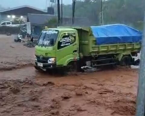 Kondisi banjir di Desa Ussu, Kecamatan Malili, Kabupaten Luwu Timur pada 27 April 2026. Foto: WALHI Sulsel